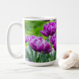 Mug Des tulipes lilas lumineuses par jour ensoleillé