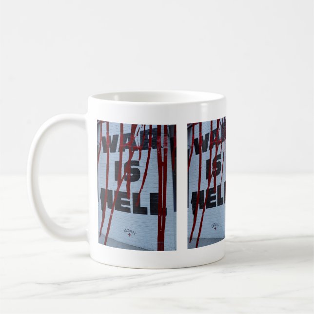 Mug Design Vermelho de Expressão Urbana War is Hell  (Gauche)