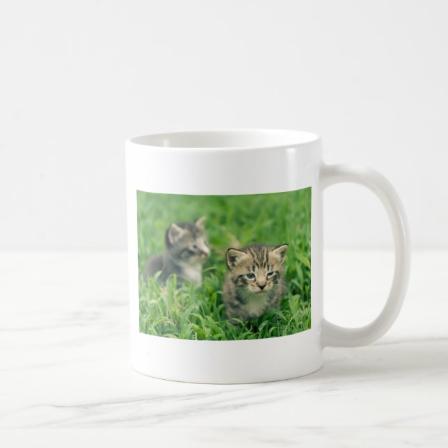 Mug Deux chatons jouant dans l'herbe (Droite)