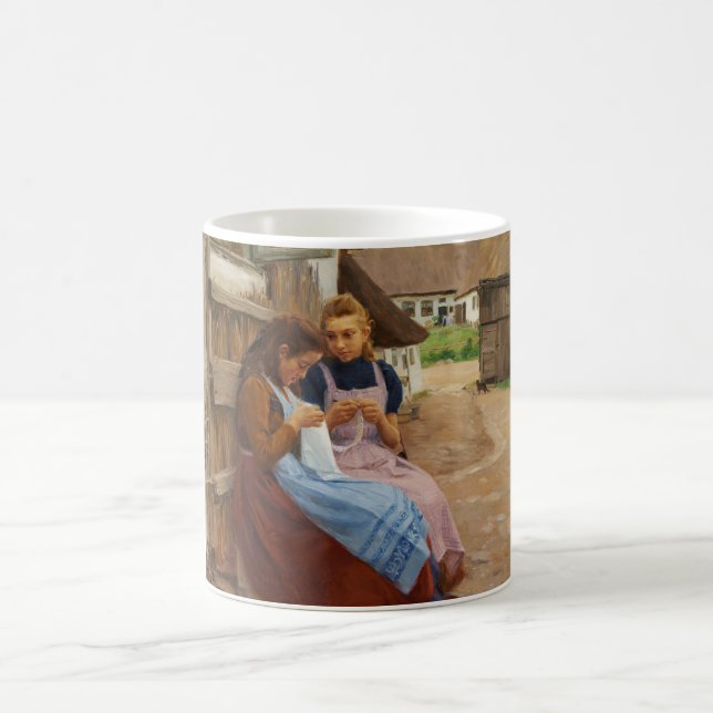 Mug Deux Filles avec Needlework assis dans une ferme (Centre)