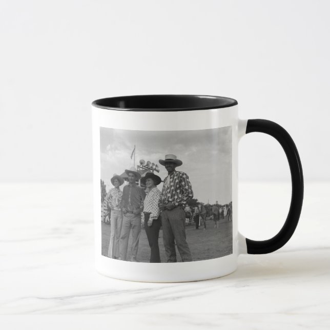 Mug Deux hommes et deux femmes à un rodéo (Droite)