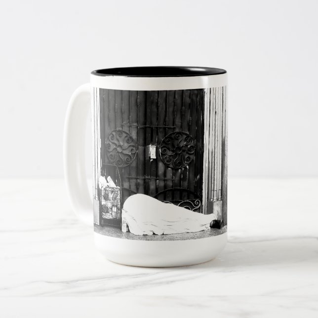 Mug deux tons, 15 oz Récupération et Résilience (Devant gauche)