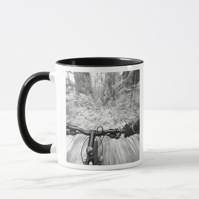 Mug Dévaler une section lisse de singletrack 2 (Gauche)