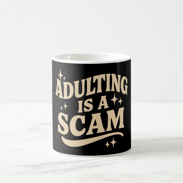 Mug Devenir adulte est une arnaque (Centre)
