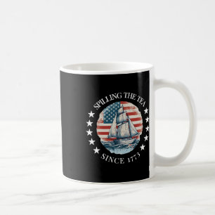 Mug Déverser Le Thé Depuis 1773 Tee 4 juillet Drôle