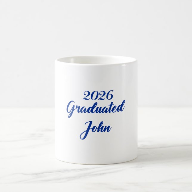 Mug Diplômé de la promotion Bleue 2026 | diplômé John  (Centre)