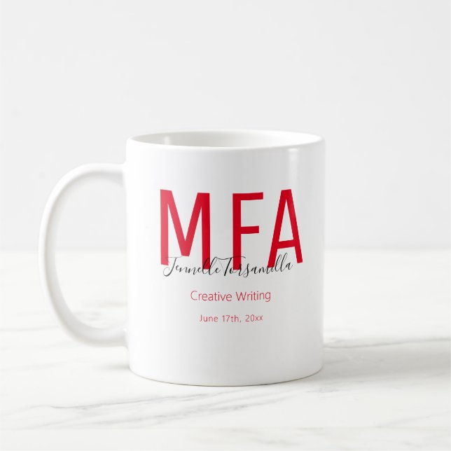 Mug Diplômé rouge noir Date Nom Degré MFA (Gauche)