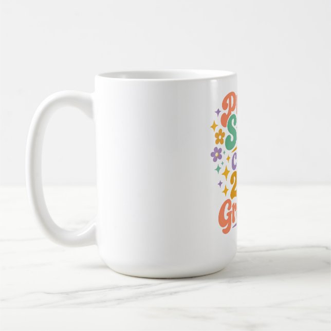 Mug Diplômée de la promotion 2026 Rétro Groovy Fière S (Gauche)