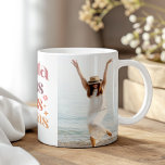 Mug "Disfruta de las casas pequeñas" Photo personnalis<br><div class="desc">Cherchez les joies simples de la vie avec la "Disfruta de las Cosas Pequeñas" Photo personnalisée Mug. Cette tasse personnalisée contient l'expression très chaleureuse "Disfruta de las Cosas Pequeñas" ("Profitez des petites choses"), élégamment affichée à côté de votre photo préférée. Le design combine des éléments d'inspiration boho avec votre touche...</div>