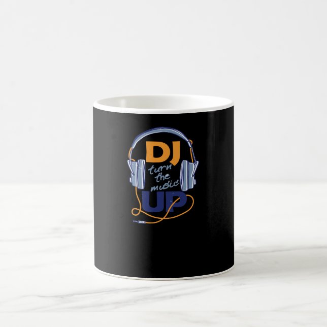 Mug DJ allume la musique (Centre)