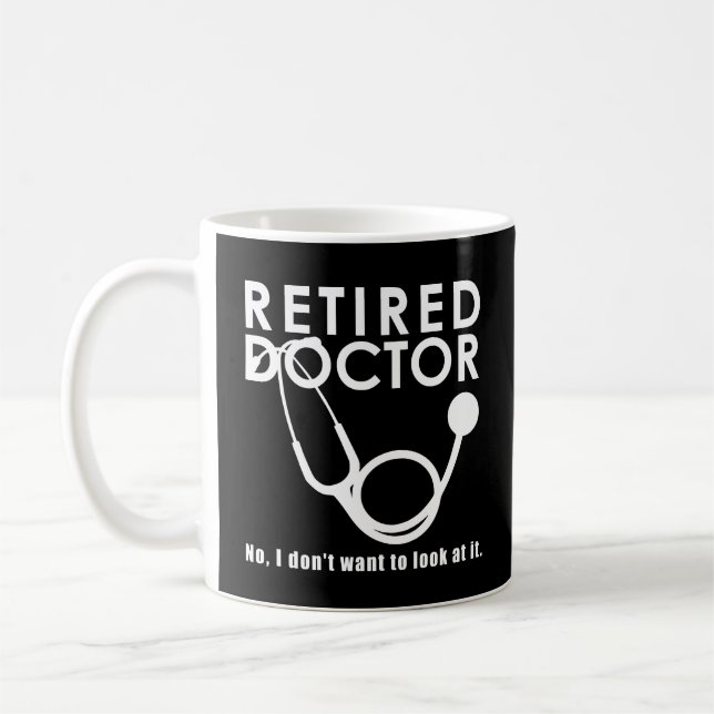 Mug Docteur à la retraite w Stethoscope et Sassy Funny (Gauche)