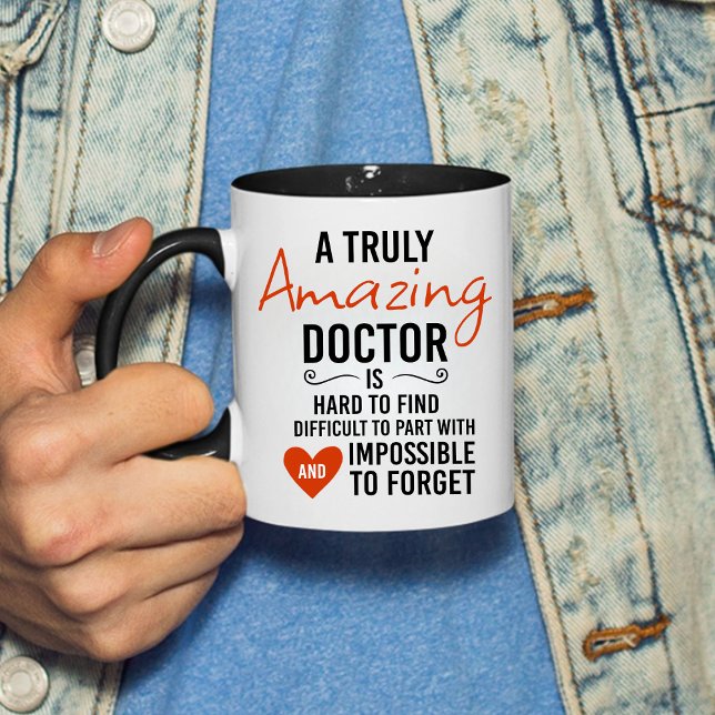 Mug Docteur, LE MÉDECIN Extraordinaire EST DIFFICILE À (Créateur téléchargé)