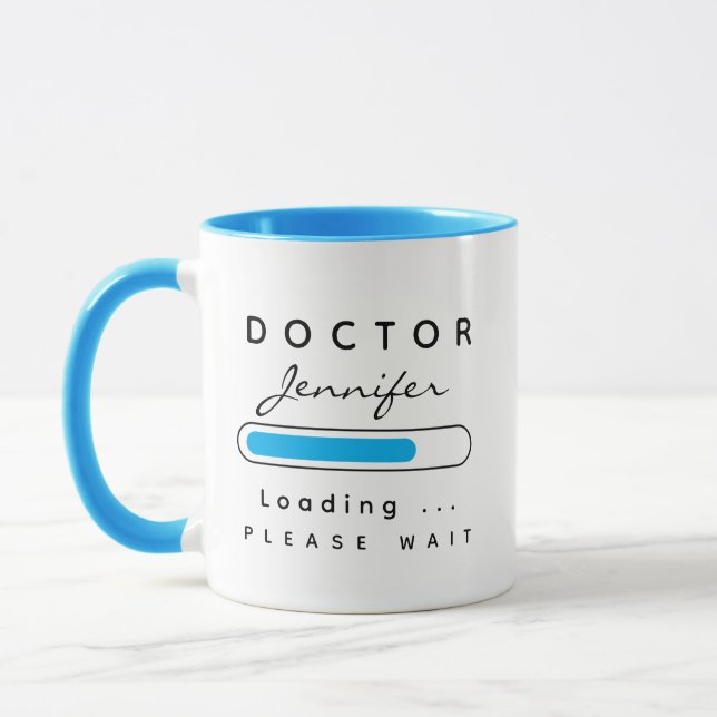 Mug DOCTEUR [Nom] Chargement en bleu et blanc (Gauche)