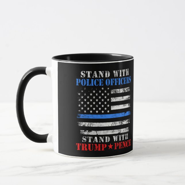Mug Donald Trump 2024 aux côtés des policiers (Gauche)