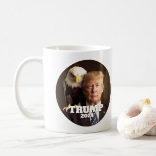 Mug Donald Trump 2024 Photo - aigle chauve sur l'épaul