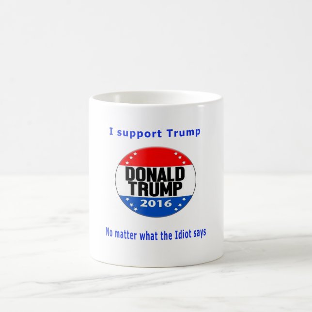 Mug Donald Trump aux prises avec le président (Centre)