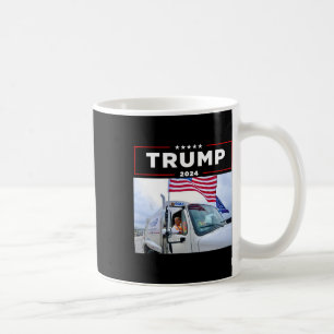 Mug Donald Trump monte dans une chemise de camion Garg