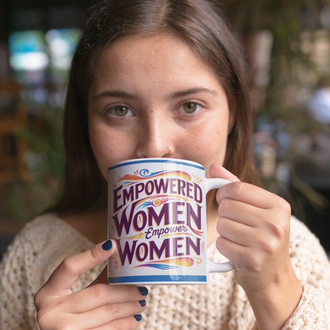 Mug Donner aux femmes les moyens d'autonomiser les fem (Empower someone special with this, "Empowered women empower women" mug! )