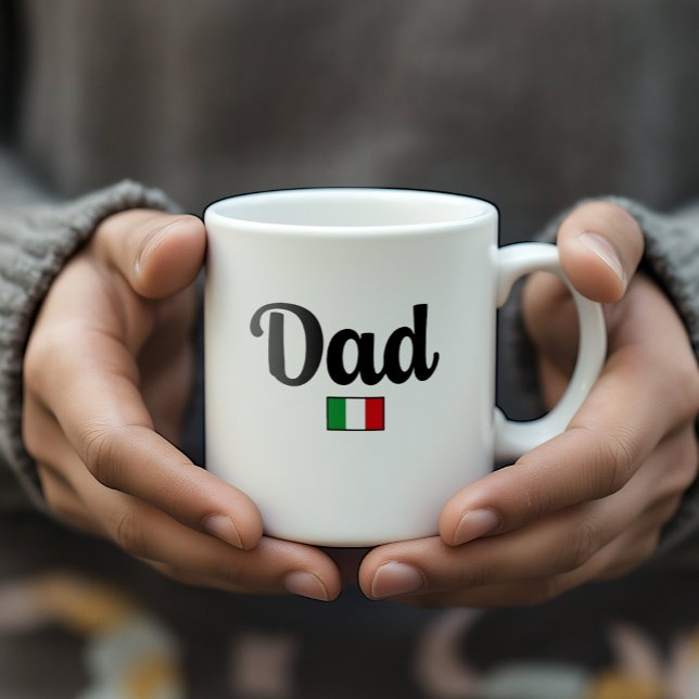 Mug Drapeau Italien Papa (Man's hands holding white Dad mug with Italian Flag. Gift for Father or Dad-to-be.)