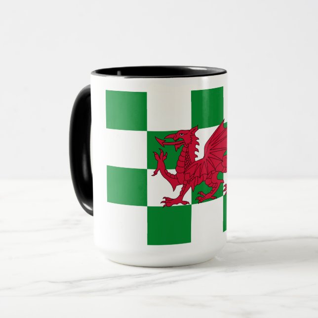 Mug Drapeau mystique rouge du dragon celtique du Pays  (Devant gauche)