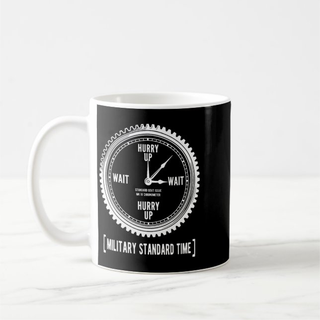 Mug Drôle de se dépêcher et d'attendre l'heure militai (Gauche)