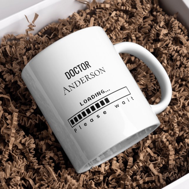 Mug Drôle diplômé de doctorat Nom Chargement  (Créateur téléchargé)