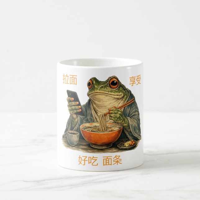 Mug Drôle Grenouille Grognon Mange Ramen et Fait Défil (Centre)