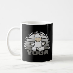 Mug Drôle mignon lama faisant du yoga. drôle pose yoga