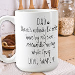 Mug Drôle papa de chien personnalisé<br><div class="desc">Surprenez le chien papa pour son anniversaire ou n'importe quelle occasion avec ce super mignon chien papa mug. Papa... Il n'y a personne que je préférerais avoir à mes côtés, attendant maladroitement pendant que je pivote ! Faites un cadeau parfait du chien ! Personnalisez avec le nom du chien. Conception...</div>