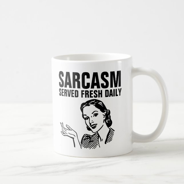 Mug Drôle Rétro Femme de ménage, SARCASM SERVÉ QUOTIDI (Droite)
