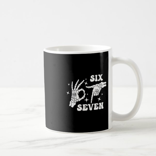 Mug Drôle Six Sept 67 Mème Gen Alpha Mains de squelett (Droite)
