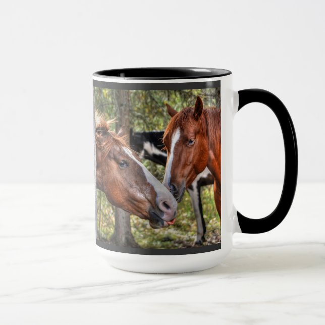 Mug Drôle Stallion et Mare de châtaignes dans une forê (Droite)