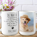 Mug Drôle Vétérinaire Personnalisé Photo Animaux de co<br><div class="desc">Surprenez votre vétérinaire préféré avec cette mug vétérinaire super mignonne et drôle. "Si quelqu'un d'autre était mon vétérinaire, je mâcherais leur stéthoscope, je fouetterais sur leur sol, et j'irais vous trouver !" Un grand vétérinaire vous remercie cadeau des animaux de compagnie. Faites un cadeau parfait du chien ! Personnalisez avec...</div>