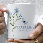 Mug Dusty Blue Fleur sauvage Fête des mariées personna<br><div class="desc">Présentez notre Fleur sauvage Dusty Blue personnalisé Fête des mariées Mug! Levez votre douche nuptiale avec ces charmants tasses à café, parfait pour ajouter une touche d'élégance à votre événement. Ornées de délicats fleurs sauvages bleus poussiéreux, ces tasses sont un beau rappel d'amour en fleurs. Créez un café-bar confortable à...</div>