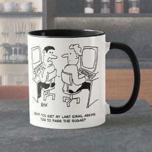 Mug E-mails de l'opérateur informatique demandant du s