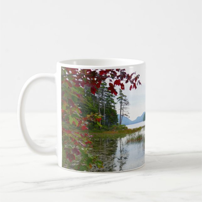 Mug Eagle Lake et feuilles de érable rouges II (Gauche)