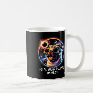Mug Eclipse Carlin portant des gles Pet Avril 8 2024