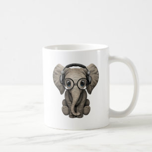 Mug Écouteurs de port du DJ d'éléphant mignon de bébé