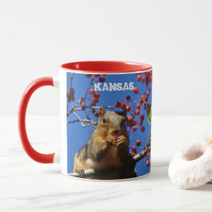 Mug Écureuil mangeant des baies rouges