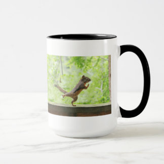 Mug Écureuil mignon faisant le Chi de Tai