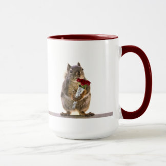 Mug Écureuil tenant le bouquet de rose rouge