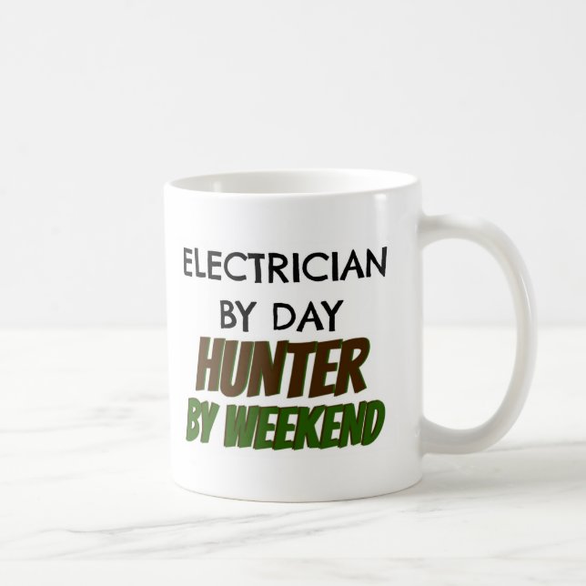 Mug Électricien par chasseur de jour par week-end (Droite)