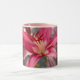 Mug Élégance floue : Pink Asiatic Lily Flower Photo