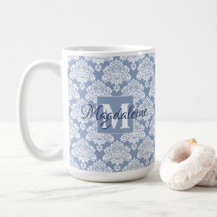 Mug Élégant Dusty Blue Damask Lace Monogramme et nom