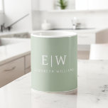 Mug Élégant professionnel simple Monogramme minimalist<br><div class="desc">Découvrez notre Elegant Professional Simple Monogram Minimalist Collection : Elevez votre style avec une sophistication intemporelle et une élégance sobre. Réalisée avec une attention minutieuse aux détails, cette collection présente des designs minimalistes ornés de votre monogramme personnalisé. Chaque pièce respire le professionnalisme et le raffinement, parfait pour faire une impression...</div>