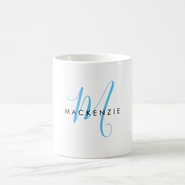 Mug Élégant Sky Blue Script Monogram moderne (Centre)