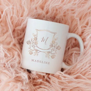 Mug Élégante crête florale   Monogramme or Rose Faux