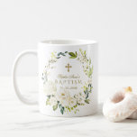Mug Élégante Fleurs de crème blanche Croix d'or Baptêm<br><div class="desc">Elégant blanc Fleurs Croix d'or design de carte de baptême avec délicate aquarelle de fleurs blanches courre, croix d'or, sur un arrière - plan blanc. Au fond, un bouquet de fleurs blanches aquarelle. Utilisez l'outil Personnaliser pour ajouter vos informations, modifier les polices, les couleurs de la police. Pour les articles...</div>