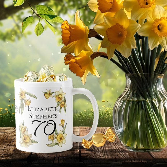 Mug Élégante jonquille jaune Floral 70e anniversaire (Elegant Yellow Daffodils Floral "70" 70th Birthday Keepsake Coffee Mug)