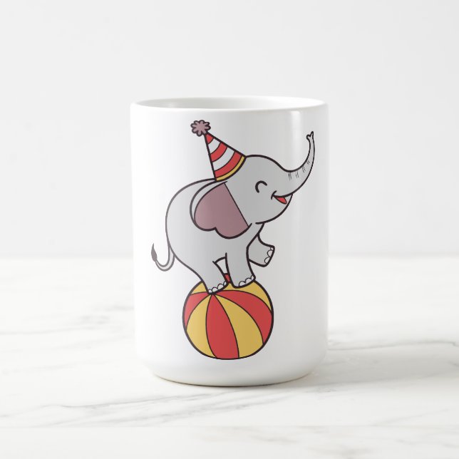 Mug Eléphant de cirque mignon sur la balle - Anniversa (Centre)